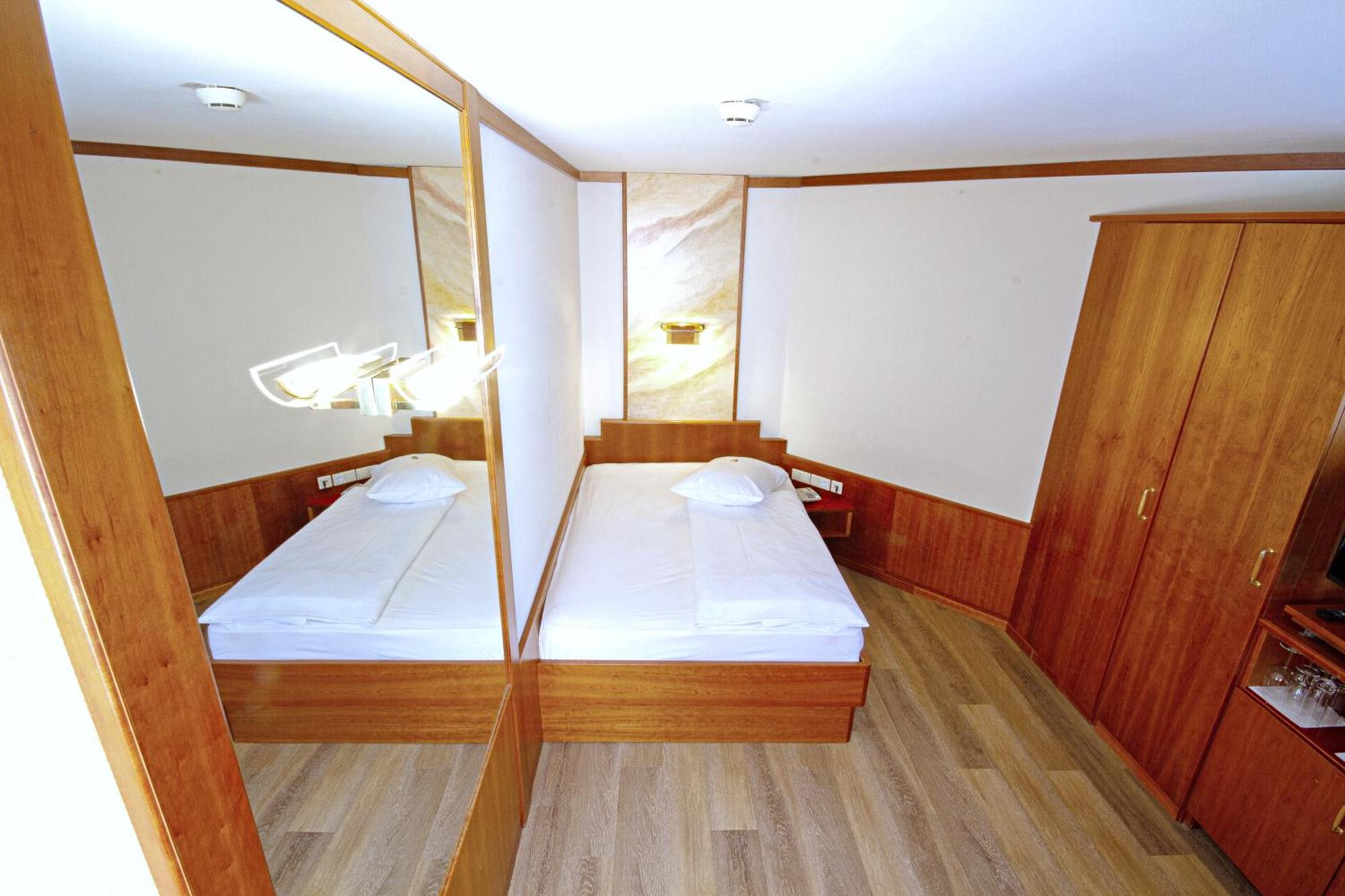 Vienna Sporthotel ภายนอก รูปภาพ